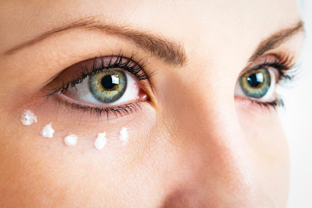 Συμβουλές για καλύτερη περιποίηση του δέρματος κάτω από τα μάτια