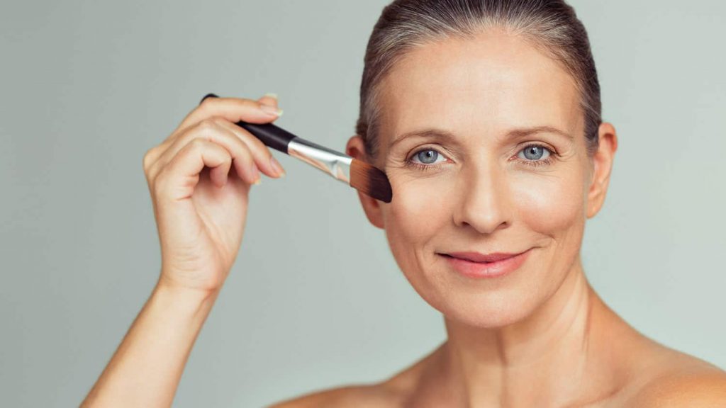 Για τις Άνω των 50: Τα Τέσσερα Καλύτερα Make-Up Προτάσεις